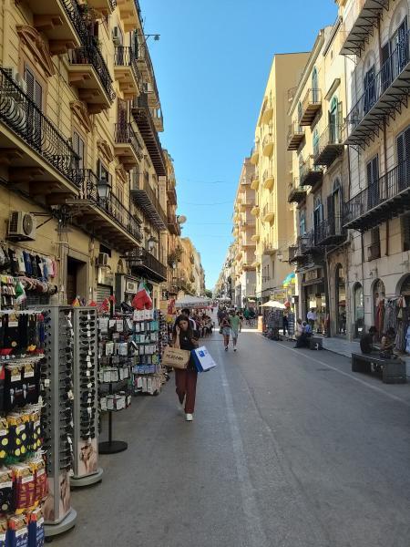 COD.0000001244 - Via Maqueda 2 vani ristrutturato 
